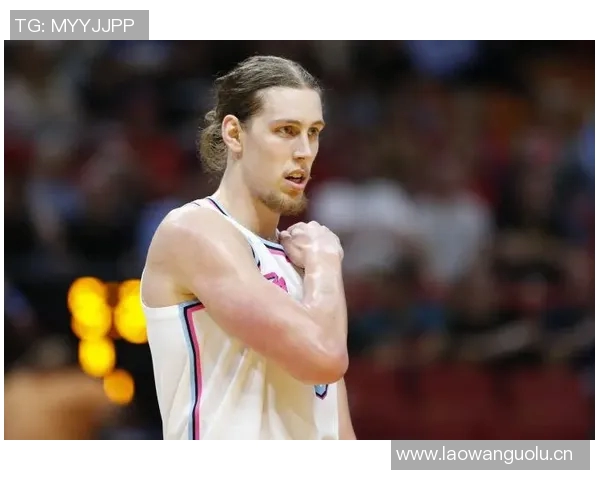 感恩节期间埃奇库姆社媒直播训练展现球员拼搏精神